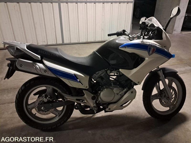 MOTO HONDA VARADERO 125 - POLICE MUNICIPALE - Motocikl: slika MOTO HONDA VARADERO 125 - POLICE MUNICIPALE - Motocikl MOTO HONDA VARADERO 125 - POLICE MUNICIPALE - Motocikl: slika MOTO HONDA VARADERO 125 - POLICE MUNICIPALE - Motocikl