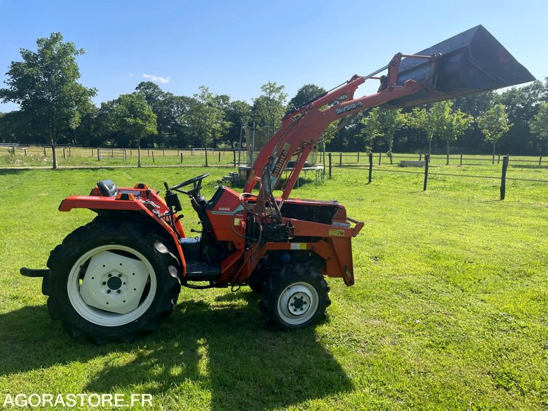 Micro-tracteur Kubota L1-185 - Traktor: slika  Micro-tracteur Kubota L1-185 - Traktor Micro-tracteur Kubota L1-185 - Traktor: slika  Micro-tracteur Kubota L1-185 - Traktor