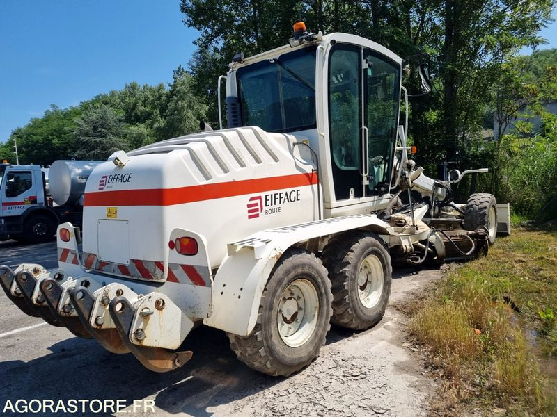NIVELEUSE - NEW HOLLAND F106.7 - 2014 / 6195 Heures (M47110) - Grejder: slika NIVELEUSE - NEW HOLLAND F106.7 - 2014 / 6195 Heures (M47110) - Grejder NIVELEUSE - NEW HOLLAND F106.7 - 2014 / 6195 Heures (M47110) - Grejder: slika NIVELEUSE - NEW HOLLAND F106.7 - 2014 / 6195 Heures (M47110) - Grejder