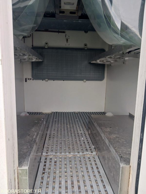 OPEL VIVARO FRIGORIFIQUE - 2017 - 159600KM - Dostavno vozilo hladnjača: slika OPEL VIVARO FRIGORIFIQUE - 2017 - 159600KM - Dostavno vozilo hladnjača OPEL VIVARO FRIGORIFIQUE - 2017 - 159600KM - Dostavno vozilo hladnjača: slika OPEL VIVARO FRIGORIFIQUE - 2017 - 159600KM - Dostavno vozilo hladnjača