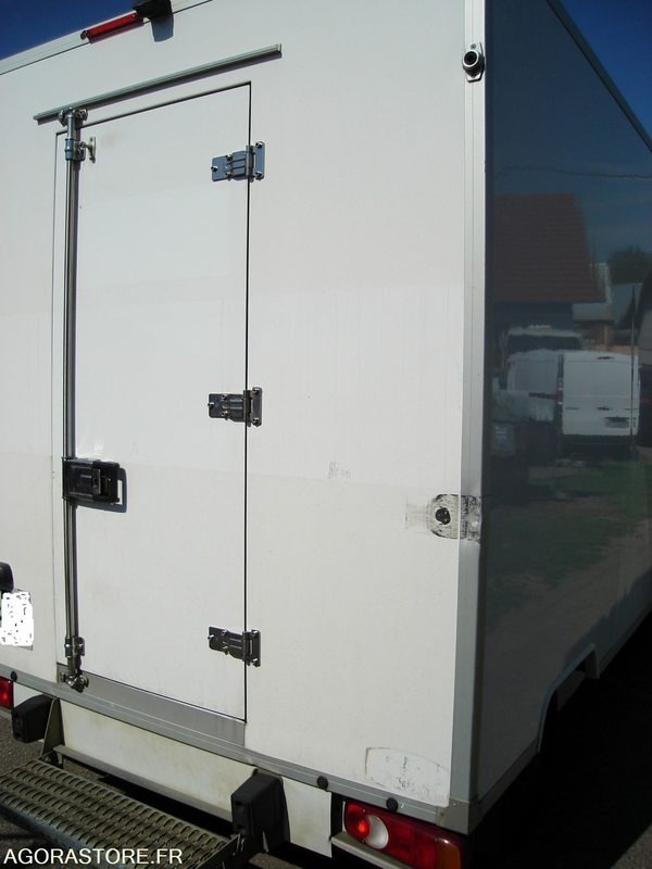 OPEL VIVARO FRIGORIFIQUE - 2017 - 159600KM - Dostavno vozilo hladnjača: slika OPEL VIVARO FRIGORIFIQUE - 2017 - 159600KM - Dostavno vozilo hladnjača OPEL VIVARO FRIGORIFIQUE - 2017 - 159600KM - Dostavno vozilo hladnjača: slika OPEL VIVARO FRIGORIFIQUE - 2017 - 159600KM - Dostavno vozilo hladnjača