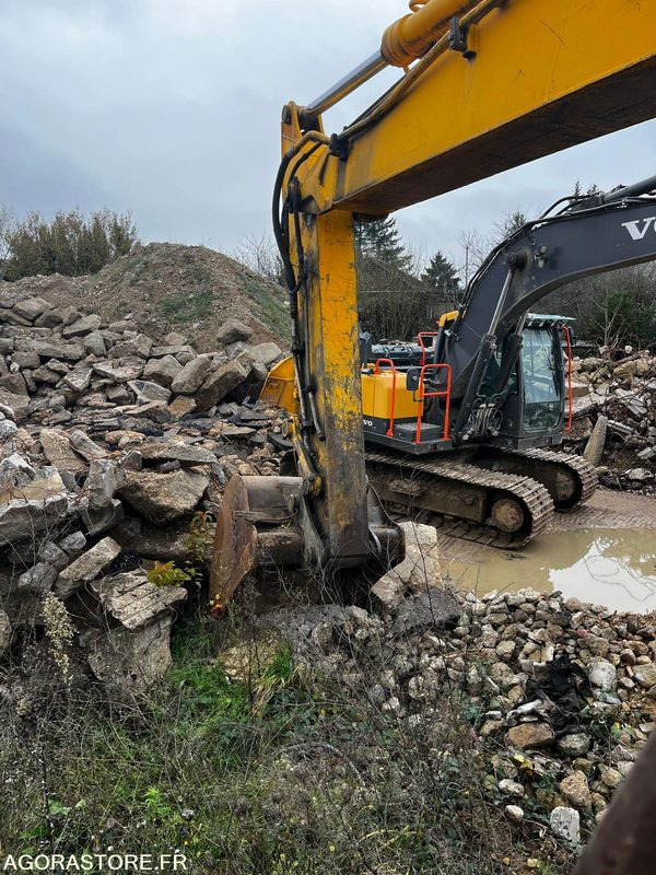 PELLE 20 TONNES - JCB TYPE JS200 - 1997 / 1200 HEURES - Bager: slika PELLE 20 TONNES - JCB TYPE JS200 - 1997 / 1200 HEURES - Bager PELLE 20 TONNES - JCB TYPE JS200 - 1997 / 1200 HEURES - Bager: slika PELLE 20 TONNES - JCB TYPE JS200 - 1997 / 1200 HEURES - Bager