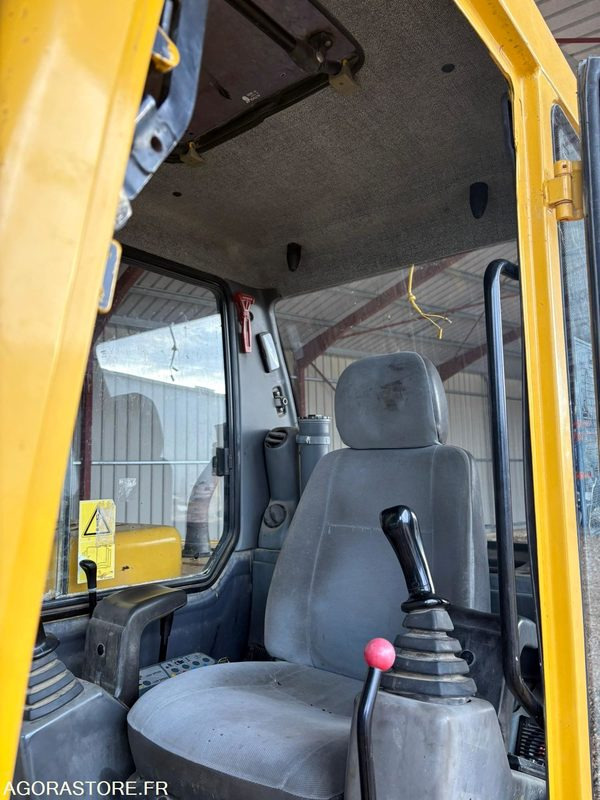 PELLE KOMATSU / 0333018 H / 2004 - Bager: slika PELLE KOMATSU / 0333018 H / 2004 - Bager PELLE KOMATSU / 0333018 H / 2004 - Bager: slika PELLE KOMATSU / 0333018 H / 2004 - Bager