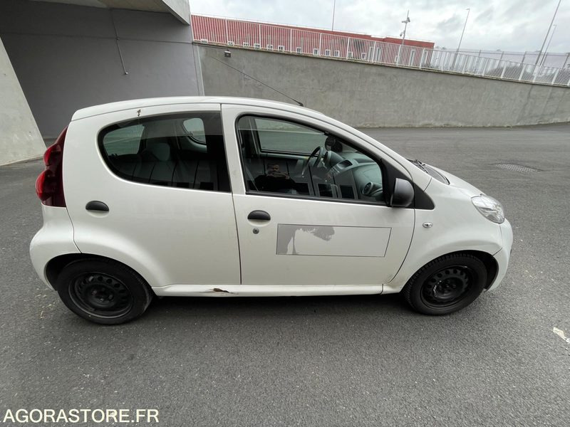 PEUGEOT 107 CL-586-LQ - Automobil: slika PEUGEOT 107 CL-586-LQ - Automobil PEUGEOT 107 CL-586-LQ - Automobil: slika PEUGEOT 107 CL-586-LQ - Automobil