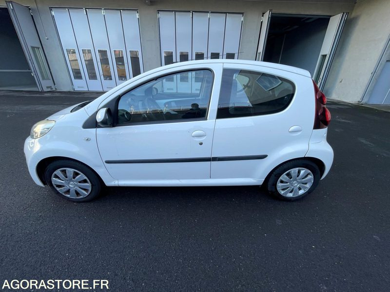 PEUGEOT 107 CZ-774-XE - Automobil: slika PEUGEOT 107 CZ-774-XE - Automobil PEUGEOT 107 CZ-774-XE - Automobil: slika PEUGEOT 107 CZ-774-XE - Automobil