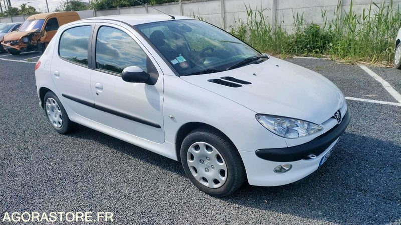PEUGEOT 206 - 2005 - 142613kms - Automobil: slika PEUGEOT 206 - 2005 - 142613kms - Automobil PEUGEOT 206 - 2005 - 142613kms - Automobil: slika PEUGEOT 206 - 2005 - 142613kms - Automobil