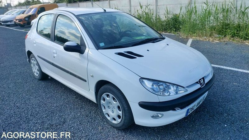 PEUGEOT 206 - 2005 -175624kms - Automobil: slika PEUGEOT 206 - 2005 -175624kms - Automobil PEUGEOT 206 - 2005 -175624kms - Automobil: slika PEUGEOT 206 - 2005 -175624kms - Automobil