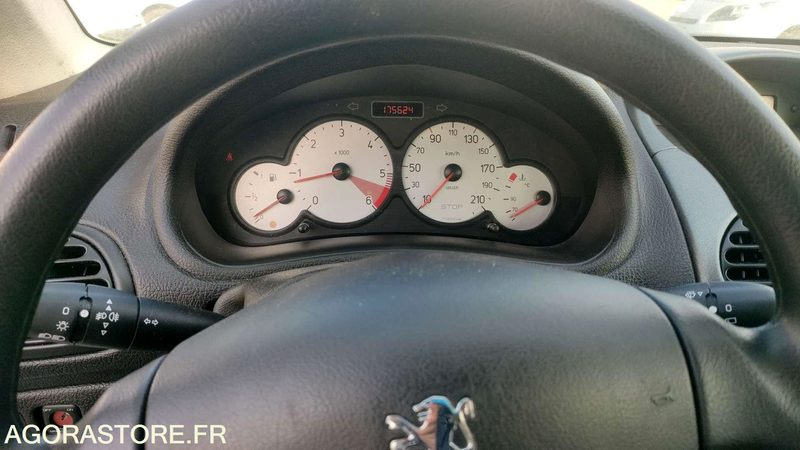 PEUGEOT 206 - 2005 -175624kms - Automobil: slika PEUGEOT 206 - 2005 -175624kms - Automobil PEUGEOT 206 - 2005 -175624kms - Automobil: slika PEUGEOT 206 - 2005 -175624kms - Automobil