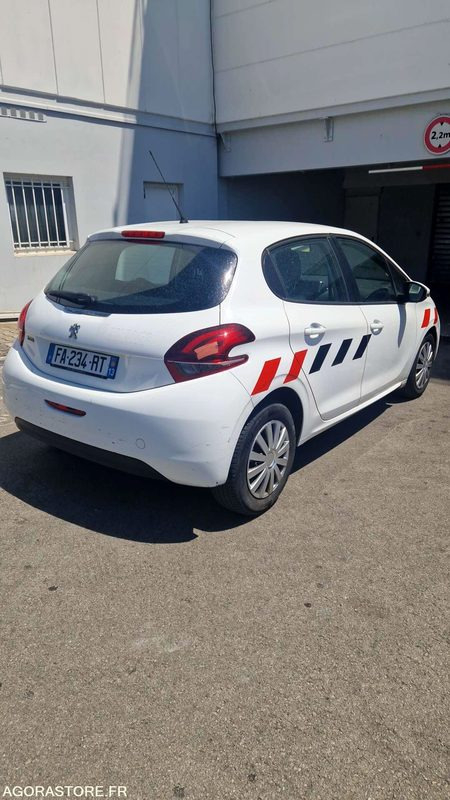 PEUGEOT 208 - 2018 - 151739KM - Automobil: slika PEUGEOT 208 - 2018 - 151739KM - Automobil PEUGEOT 208 - 2018 - 151739KM - Automobil: slika PEUGEOT 208 - 2018 - 151739KM - Automobil