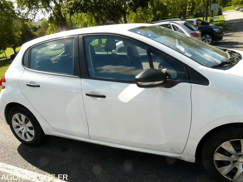 PEUGEOT 208 DX201CZ - Automobil: slika  PEUGEOT 208 DX201CZ - Automobil PEUGEOT 208 DX201CZ - Automobil: slika  PEUGEOT 208 DX201CZ - Automobil