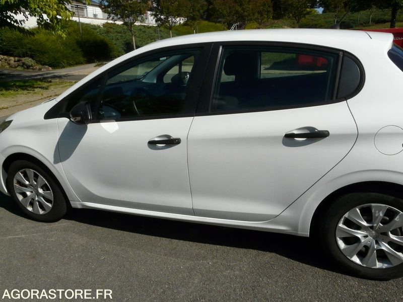 PEUGEOT 208 DX207CZ - Automobil: slika  PEUGEOT 208 DX207CZ - Automobil PEUGEOT 208 DX207CZ - Automobil: slika  PEUGEOT 208 DX207CZ - Automobil