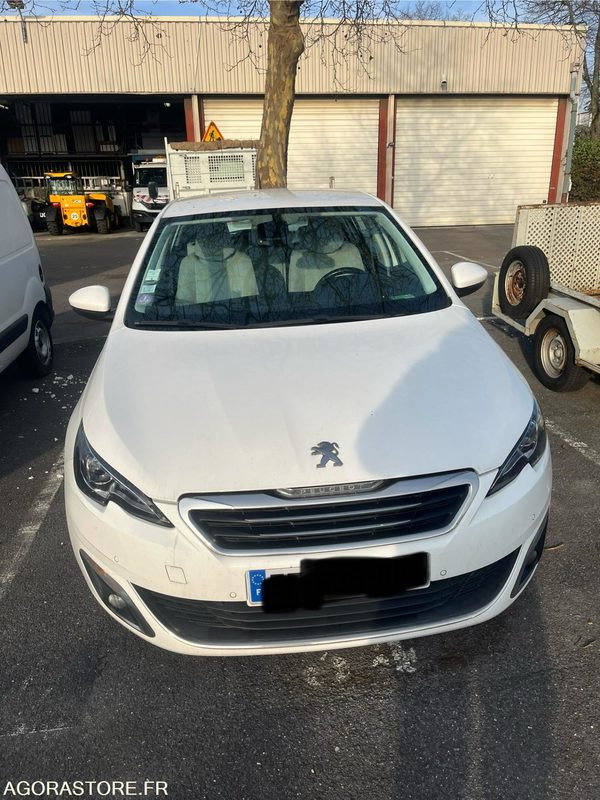 PEUGEOT 308 ESSENCE 130000 kms 2016 - Automobil: slika PEUGEOT 308 ESSENCE 130000 kms 2016 - Automobil PEUGEOT 308 ESSENCE 130000 kms 2016 - Automobil: slika PEUGEOT 308 ESSENCE 130000 kms 2016 - Automobil