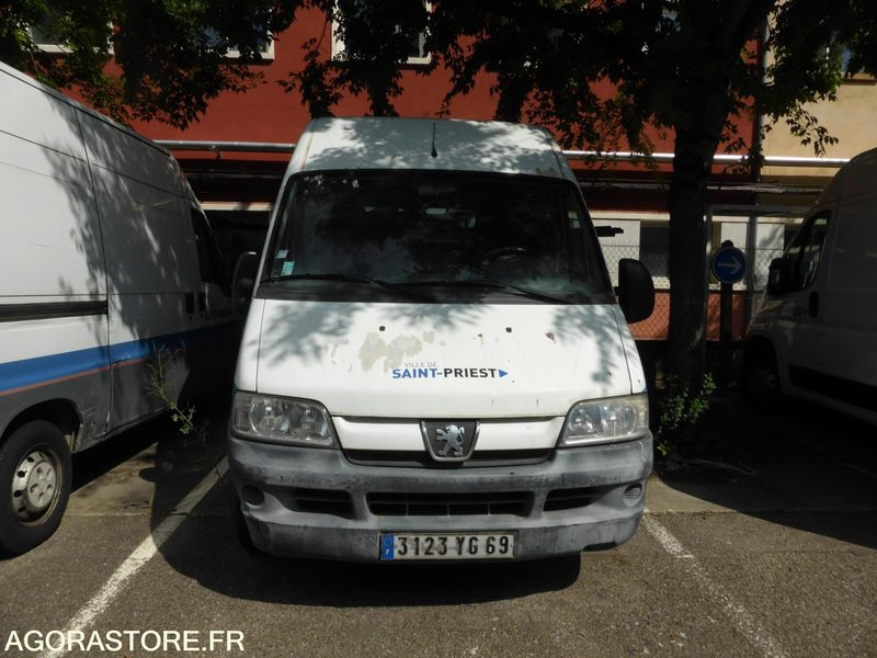 PEUGEOT BOXER 45000 kms 2002 - Furgon: slika PEUGEOT BOXER 45000 kms 2002 - Furgon PEUGEOT BOXER 45000 kms 2002 - Furgon: slika PEUGEOT BOXER 45000 kms 2002 - Furgon