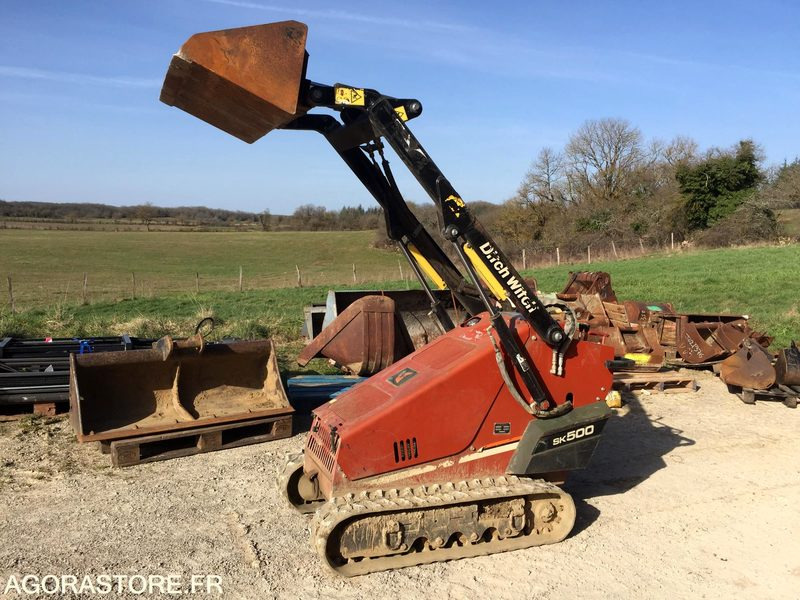 PORTE OUTILS à chenilles DITCH WITCH SK500 - Utovarivač: slika PORTE OUTILS à chenilles DITCH WITCH SK500 - Utovarivač PORTE OUTILS à chenilles DITCH WITCH SK500 - Utovarivač: slika PORTE OUTILS à chenilles DITCH WITCH SK500 - Utovarivač
