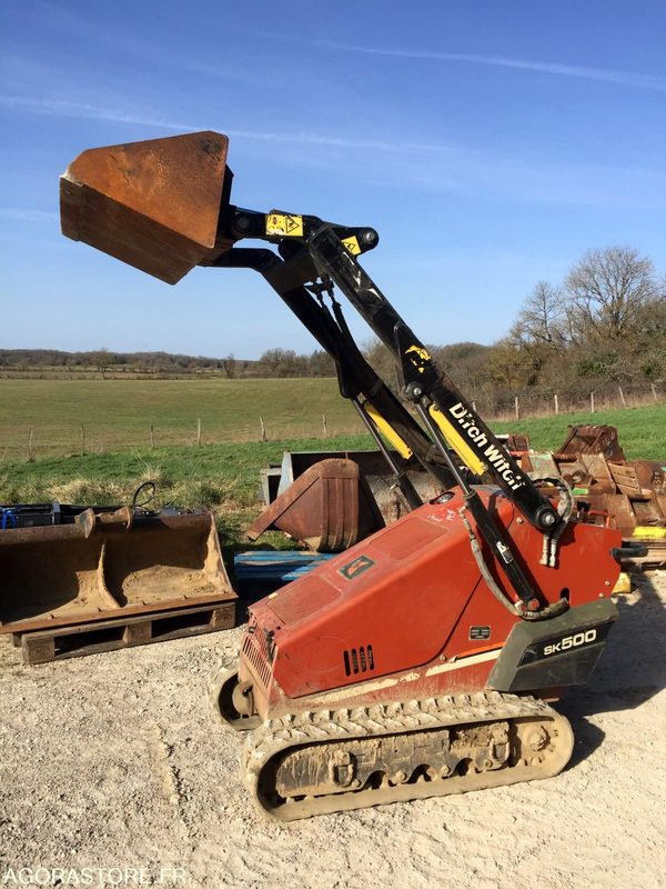 PORTE OUTILS à chenilles DITCH WITCH SK500 - Utovarivač: slika PORTE OUTILS à chenilles DITCH WITCH SK500 - Utovarivač PORTE OUTILS à chenilles DITCH WITCH SK500 - Utovarivač: slika PORTE OUTILS à chenilles DITCH WITCH SK500 - Utovarivač