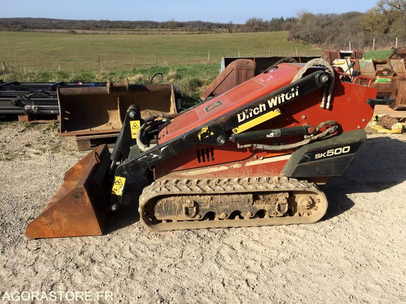 PORTE OUTILS à chenilles DITCH WITCH SK500 - Utovarivač: slika PORTE OUTILS à chenilles DITCH WITCH SK500 - Utovarivač PORTE OUTILS à chenilles DITCH WITCH SK500 - Utovarivač: slika PORTE OUTILS à chenilles DITCH WITCH SK500 - Utovarivač