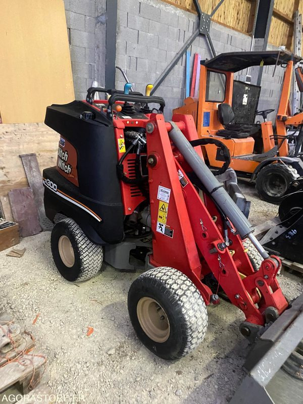 PORTEUR MULTI OUTILS DITCH WITCH ZAHN R300 - Utovarivač: slika PORTEUR MULTI OUTILS DITCH WITCH ZAHN R300 - Utovarivač PORTEUR MULTI OUTILS DITCH WITCH ZAHN R300 - Utovarivač: slika PORTEUR MULTI OUTILS DITCH WITCH ZAHN R300 - Utovarivač
