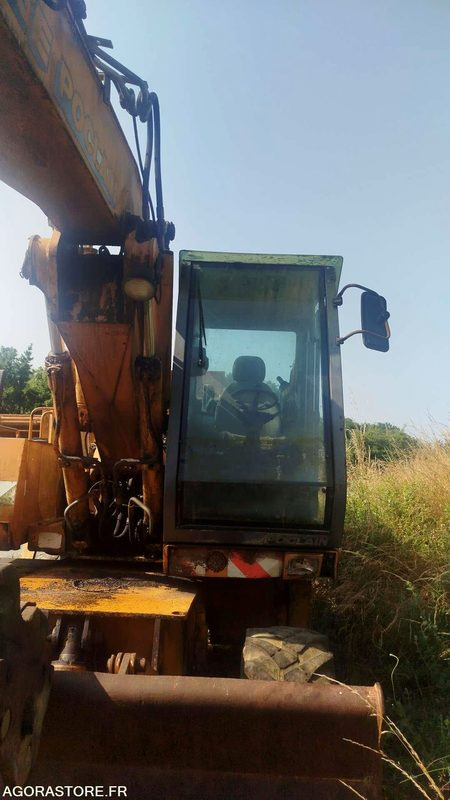 Pelle CASE 688 - 21595heures - Rovokopač-utovarivač: slika Pelle CASE 688 - 21595heures - Rovokopač-utovarivač Pelle CASE 688 - 21595heures - Rovokopač-utovarivač: slika Pelle CASE 688 - 21595heures - Rovokopač-utovarivač