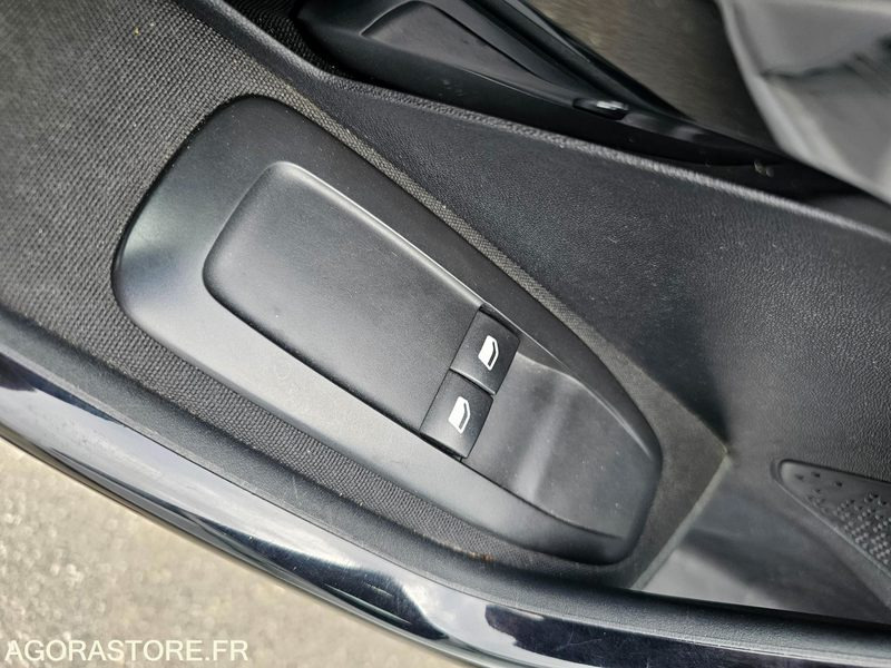 Automobil Peugeot 208 - 2015 - 71174km - DT072LM: slika Automobil Peugeot 208 - 2015 - 71174km - DT072LM