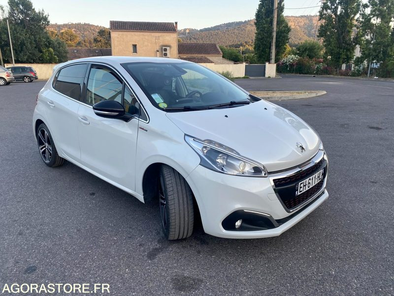 Peugeot 208 gt line - 2016 - 94384km - Automobil: slika Peugeot 208 gt line - 2016 - 94384km - Automobil Peugeot 208 gt line - 2016 - 94384km - Automobil: slika Peugeot 208 gt line - 2016 - 94384km - Automobil