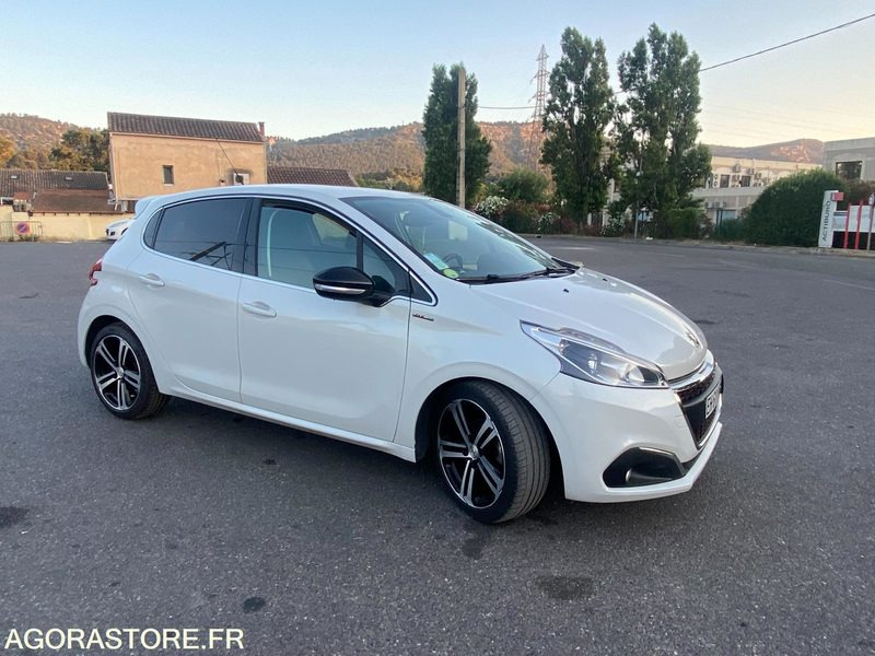 Peugeot 208 gt line - 2016 - 94384km - Automobil: slika Peugeot 208 gt line - 2016 - 94384km - Automobil Peugeot 208 gt line - 2016 - 94384km - Automobil: slika Peugeot 208 gt line - 2016 - 94384km - Automobil