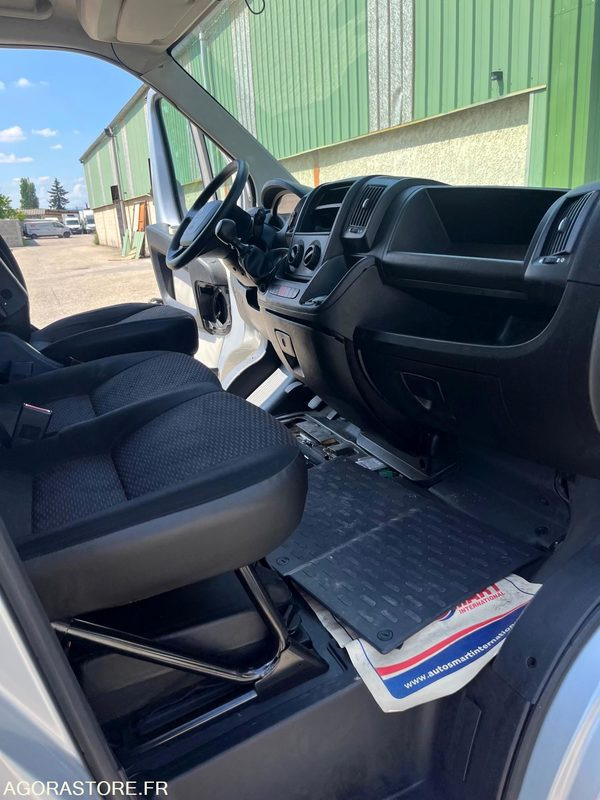 Peugeot Boxer L1H2 330 L1H1 2L Bluehdi - 2017 - 139 950km - Dostavno vozilo hladnjača: slika Peugeot Boxer L1H2 330 L1H1 2L Bluehdi - 2017 - 139 950km - Dostavno vozilo hladnjača Peugeot Boxer L1H2 330 L1H1 2L Bluehdi - 2017 - 139 950km - Dostavno vozilo hladnjača: slika Peugeot Boxer L1H2 330 L1H1 2L Bluehdi - 2017 - 139 950km - Dostavno vozilo hladnjača