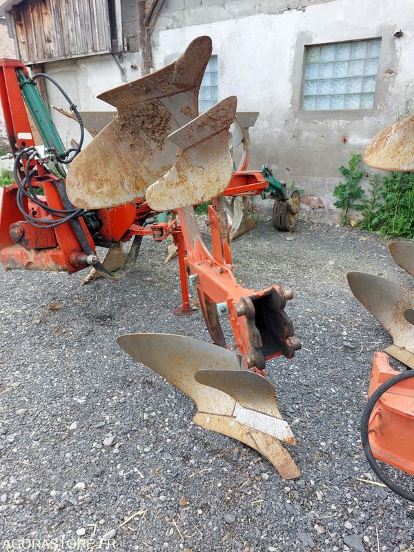 Charrue 4 corps Kuhn Master 121 - Poljoprivredni strojevi: slika Charrue 4 corps Kuhn Master 121 - Poljoprivredni strojevi Charrue 4 corps Kuhn Master 121 - Poljoprivredni strojevi: slika Charrue 4 corps Kuhn Master 121 - Poljoprivredni strojevi