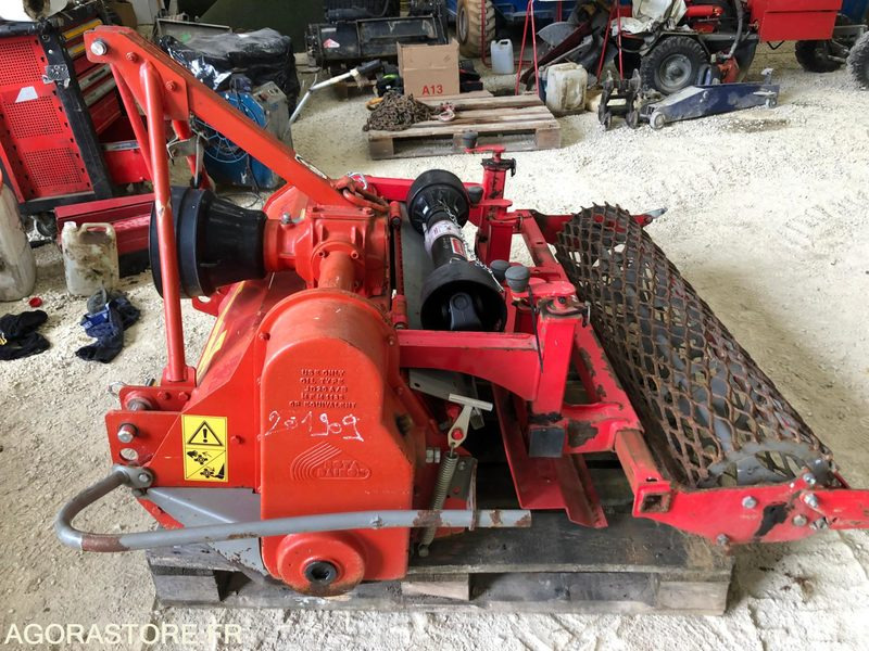 Enfouisseur de pierres DAIRON RD100NIV pour micro tracteur 22-35CV - Poljoprivredni strojevi: slika Enfouisseur de pierres DAIRON RD100NIV pour micro tracteur 22-35CV - Poljoprivredni strojevi Enfouisseur de pierres DAIRON RD100NIV pour micro tracteur 22-35CV - Poljoprivredni strojevi: slika Enfouisseur de pierres DAIRON RD100NIV pour micro tracteur 22-35CV - Poljoprivredni strojevi