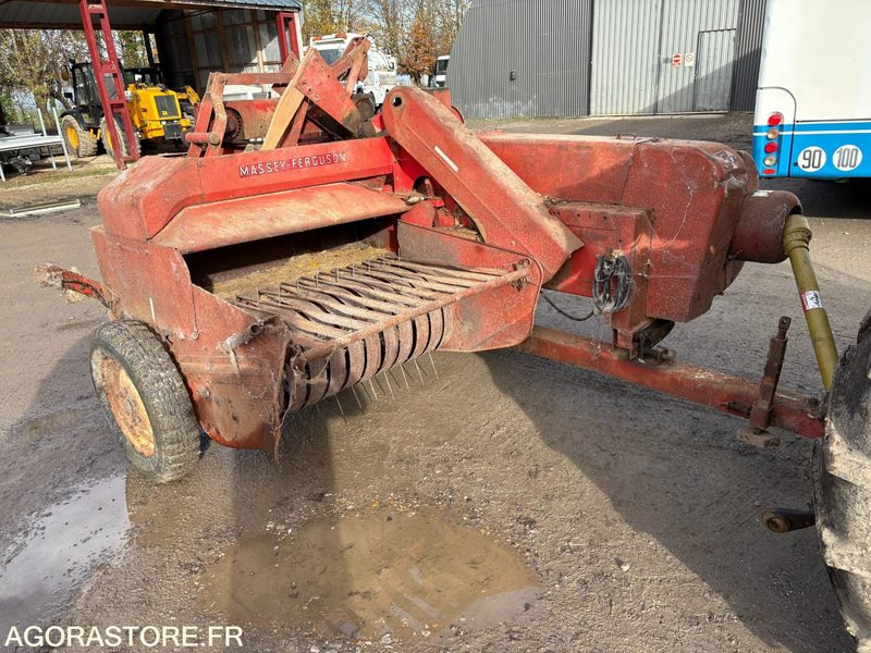 PRESSE A PETIT BALOT MASSEY FERCUSSON - Poljoprivredni strojevi: slika PRESSE A PETIT BALOT MASSEY FERCUSSON - Poljoprivredni strojevi PRESSE A PETIT BALOT MASSEY FERCUSSON - Poljoprivredni strojevi: slika PRESSE A PETIT BALOT MASSEY FERCUSSON - Poljoprivredni strojevi