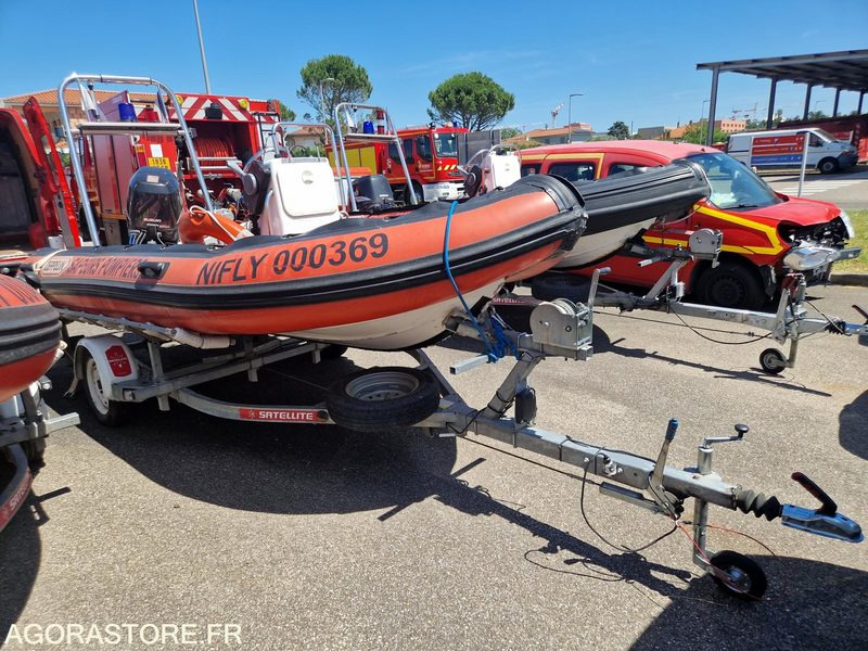 ZEPPELIN Command 15 sur remorque RSA - 2008 - Poluprikolica: slika ZEPPELIN Command 15 sur remorque RSA - 2008 - Poluprikolica ZEPPELIN Command 15 sur remorque RSA - 2008 - Poluprikolica: slika ZEPPELIN Command 15 sur remorque RSA - 2008 - Poluprikolica