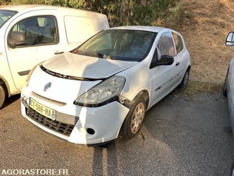 RENAULT CLIO - 1998 - 87625KM - CY588MA - Automobil: slika RENAULT CLIO - 1998 - 87625KM - CY588MA - Automobil RENAULT CLIO - 1998 - 87625KM - CY588MA - Automobil: slika RENAULT CLIO - 1998 - 87625KM - CY588MA - Automobil