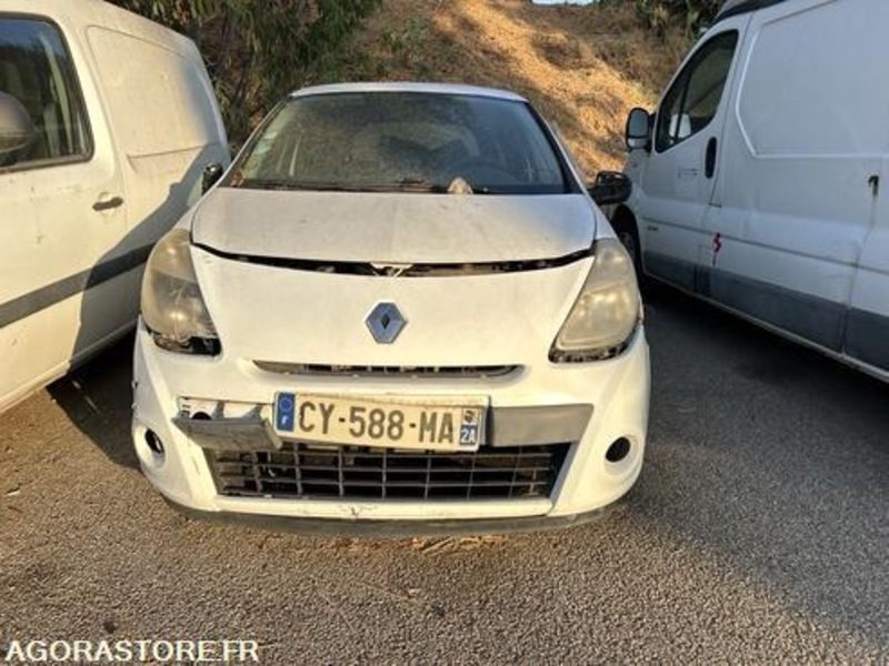 RENAULT CLIO - 1998 - 87625KM - CY588MA - Automobil: slika RENAULT CLIO - 1998 - 87625KM - CY588MA - Automobil RENAULT CLIO - 1998 - 87625KM - CY588MA - Automobil: slika RENAULT CLIO - 1998 - 87625KM - CY588MA - Automobil
