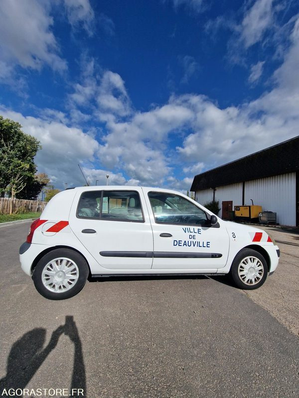 RENAULT CLIO 2 - LOT N°2 - Automobil: slika RENAULT CLIO 2 - LOT N°2 - Automobil RENAULT CLIO 2 - LOT N°2 - Automobil: slika RENAULT CLIO 2 - LOT N°2 - Automobil
