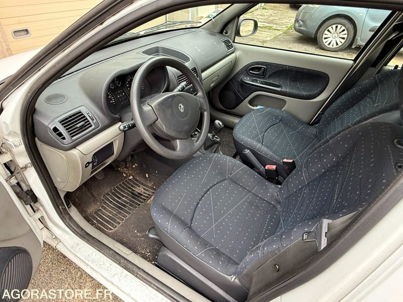 RENAULT CLIO - 2002 - 160000 KM - Automobil: slika RENAULT CLIO - 2002 - 160000 KM - Automobil RENAULT CLIO - 2002 - 160000 KM - Automobil: slika RENAULT CLIO - 2002 - 160000 KM - Automobil