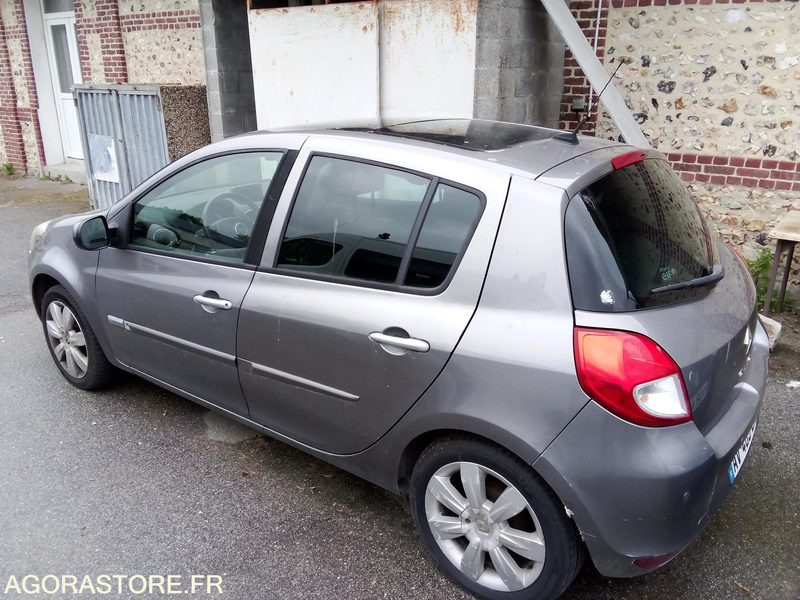 RENAULT CLIO 2010 - Automobil: slika RENAULT CLIO 2010 - Automobil RENAULT CLIO 2010 - Automobil: slika RENAULT CLIO 2010 - Automobil