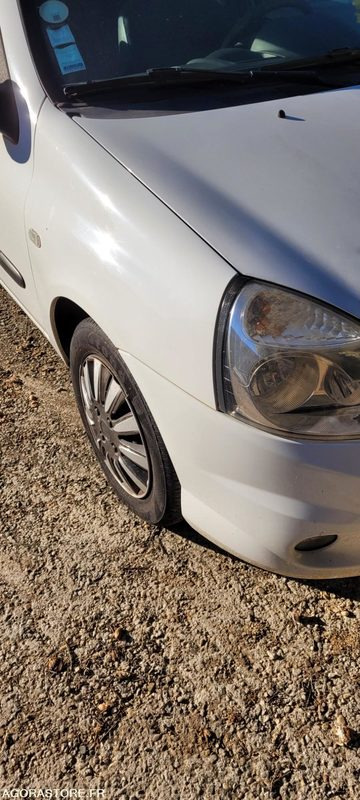 RENAULT CLIO - 2010 - Automobil: slika RENAULT CLIO - 2010 - Automobil RENAULT CLIO - 2010 - Automobil: slika RENAULT CLIO - 2010 - Automobil