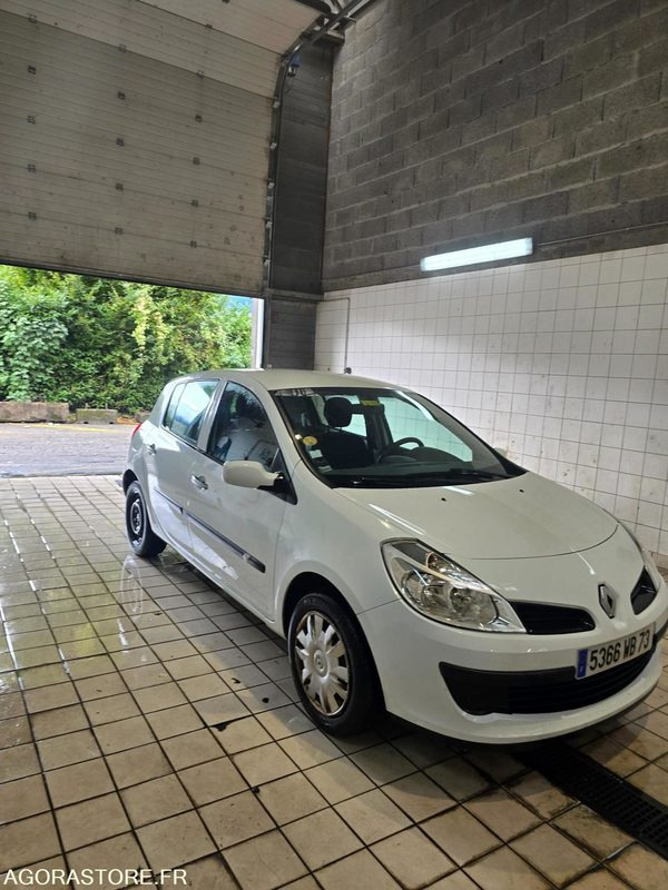 RENAULT CLIO - Automobil: slika RENAULT CLIO - Automobil RENAULT CLIO - Automobil: slika RENAULT CLIO - Automobil