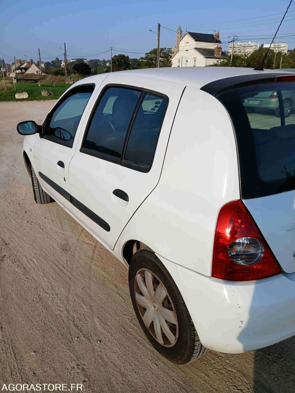 RENAULT CLIO II 1.5 DCI DE 2008 - Automobil: slika RENAULT CLIO II 1.5 DCI DE 2008 - Automobil RENAULT CLIO II 1.5 DCI DE 2008 - Automobil: slika RENAULT CLIO II 1.5 DCI DE 2008 - Automobil