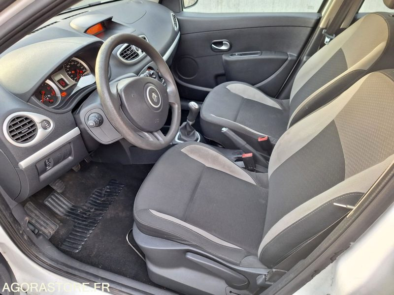 Automobil RENAULT CLIO3 Phase2 _ 3 places _ Diesel 1.5DCI: slika Automobil RENAULT CLIO3 Phase2 _ 3 places _ Diesel 1.5DCI Automobil RENAULT CLIO3 Phase2 _ 3 places _ Diesel 1.5DCI: slika Automobil RENAULT CLIO3 Phase2 _ 3 places _ Diesel 1.5DCI