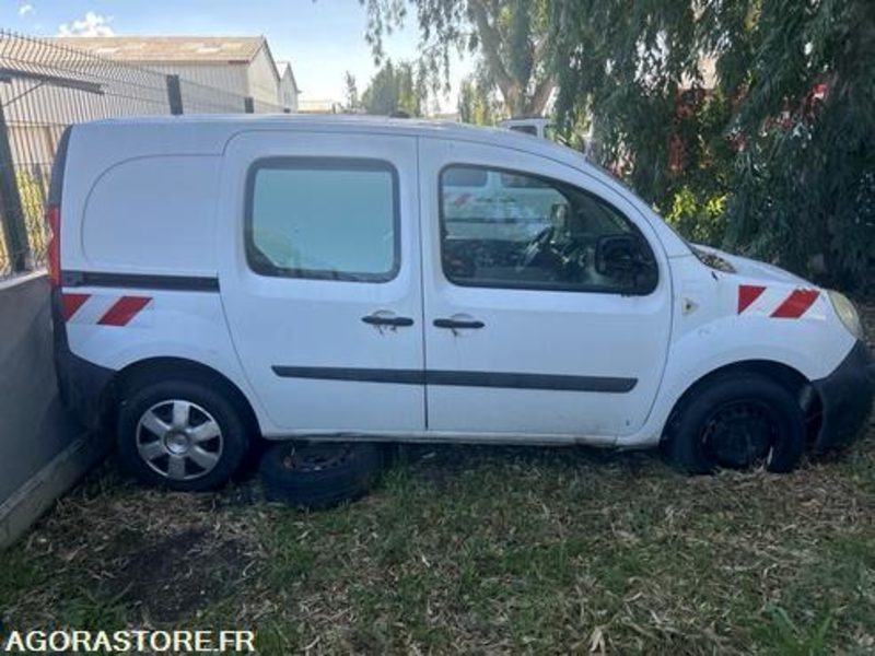 Mali kombi RENAULT KANGOO - 2010 - 278573km - AR154YG: slika Mali kombi RENAULT KANGOO - 2010 - 278573km - AR154YG
