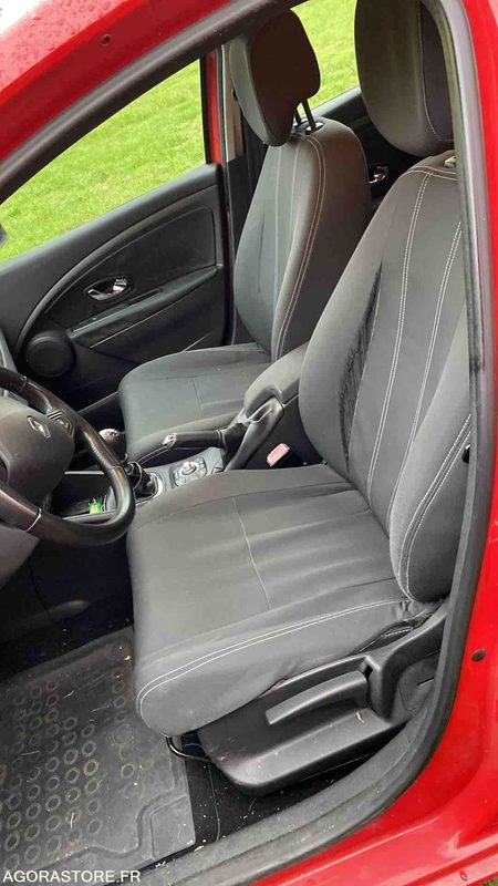 RENAULT MEGANE 309707kms - 2013 - Automobil: slika RENAULT MEGANE 309707kms - 2013 - Automobil RENAULT MEGANE 309707kms - 2013 - Automobil: slika RENAULT MEGANE 309707kms - 2013 - Automobil