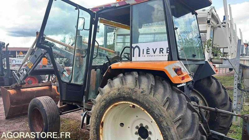 RENAULT Modèle 850 MI 2 - 1992 - 15818 H - Traktor: slika RENAULT Modèle 850 MI 2 - 1992 - 15818 H - Traktor RENAULT Modèle 850 MI 2 - 1992 - 15818 H - Traktor: slika RENAULT Modèle 850 MI 2 - 1992 - 15818 H - Traktor
