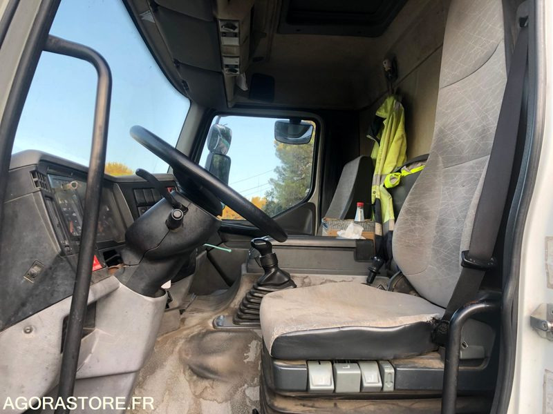 Vakum kamion RENAULT PREMIUM HYDROCUREUSE 245082kms 2001: slika Vakum kamion RENAULT PREMIUM HYDROCUREUSE 245082kms 2001