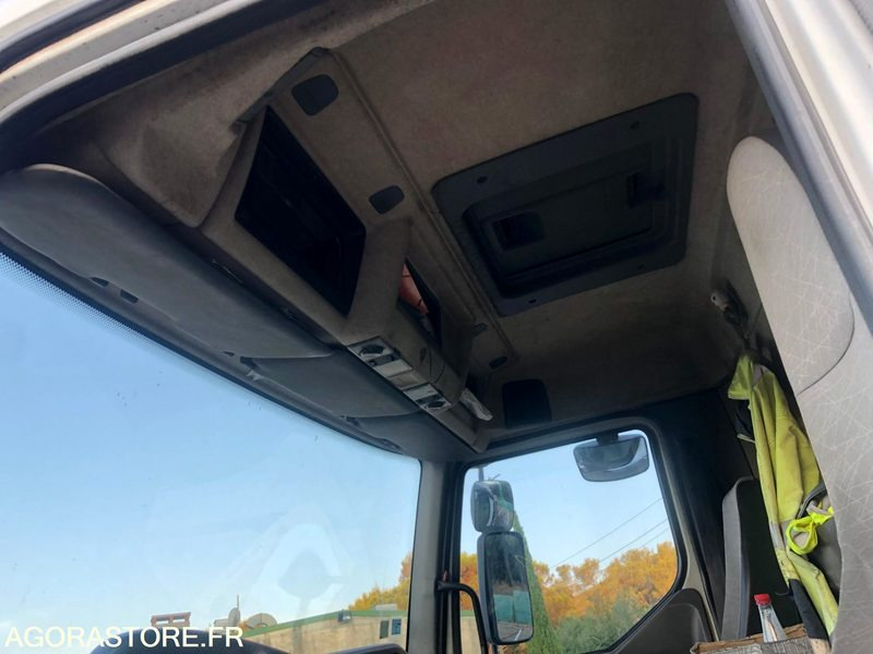 Vakum kamion RENAULT PREMIUM HYDROCUREUSE 245082kms 2001: slika Vakum kamion RENAULT PREMIUM HYDROCUREUSE 245082kms 2001