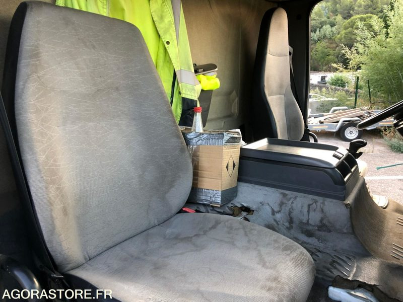 Vakum kamion RENAULT PREMIUM HYDROCUREUSE 245082kms 2001: slika Vakum kamion RENAULT PREMIUM HYDROCUREUSE 245082kms 2001