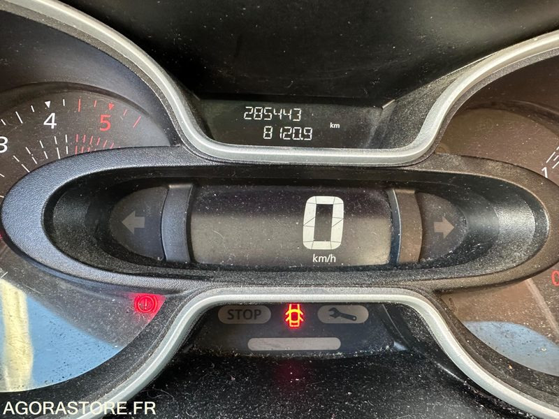 RENAULT - TRAFIC L2H1 - 2017 / 286000 KM - Furgon: slika RENAULT - TRAFIC L2H1 - 2017 / 286000 KM - Furgon RENAULT - TRAFIC L2H1 - 2017 / 286000 KM - Furgon: slika RENAULT - TRAFIC L2H1 - 2017 / 286000 KM - Furgon