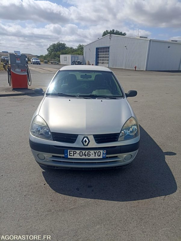 Renault Clio 2 1.5 dCi - 107100kms - 2004 - Automobil: slika Renault Clio 2 1.5 dCi - 107100kms - 2004 - Automobil Renault Clio 2 1.5 dCi - 107100kms - 2004 - Automobil: slika Renault Clio 2 1.5 dCi - 107100kms - 2004 - Automobil