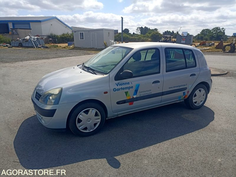 Renault Clio 2 1.5 dCi - 107100kms - 2004 - Automobil: slika Renault Clio 2 1.5 dCi - 107100kms - 2004 - Automobil Renault Clio 2 1.5 dCi - 107100kms - 2004 - Automobil: slika Renault Clio 2 1.5 dCi - 107100kms - 2004 - Automobil