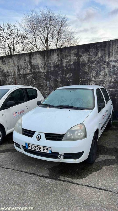 Renault Clio - 2006 - 163200kms - FZ-228-PM - Automobil: slika Renault Clio - 2006 - 163200kms - FZ-228-PM - Automobil Renault Clio - 2006 - 163200kms - FZ-228-PM - Automobil: slika Renault Clio - 2006 - 163200kms - FZ-228-PM - Automobil