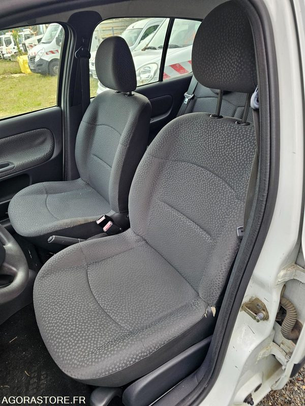Renault Clio - 2008 - 151507km - 2987WX28 - Automobil: slika Renault Clio - 2008 - 151507km - 2987WX28 - Automobil Renault Clio - 2008 - 151507km - 2987WX28 - Automobil: slika Renault Clio - 2008 - 151507km - 2987WX28 - Automobil